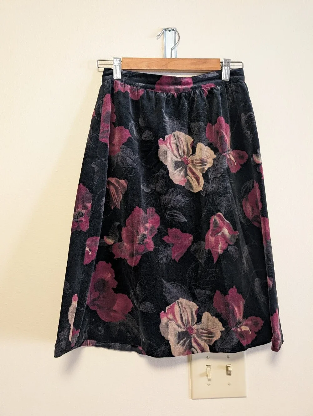 Paniker Black Floral Velvet Midi Skirt 9/10 Dark Romantic 90s